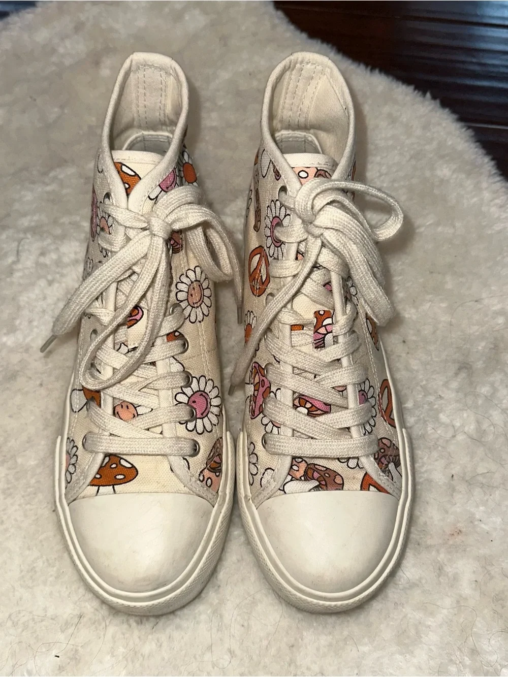 American Eagle High Top Sneakers -Peace & Love Size 8